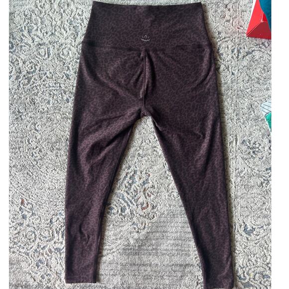 Beyond Yoga SoftMark Leopard Print High-Waisted Midi Leggings Large - Picture 6 of 12